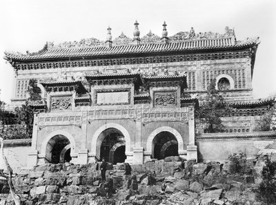 Eingang zur Verbotenen Stadt in Peking, China, ca. 1900 von French Photographer